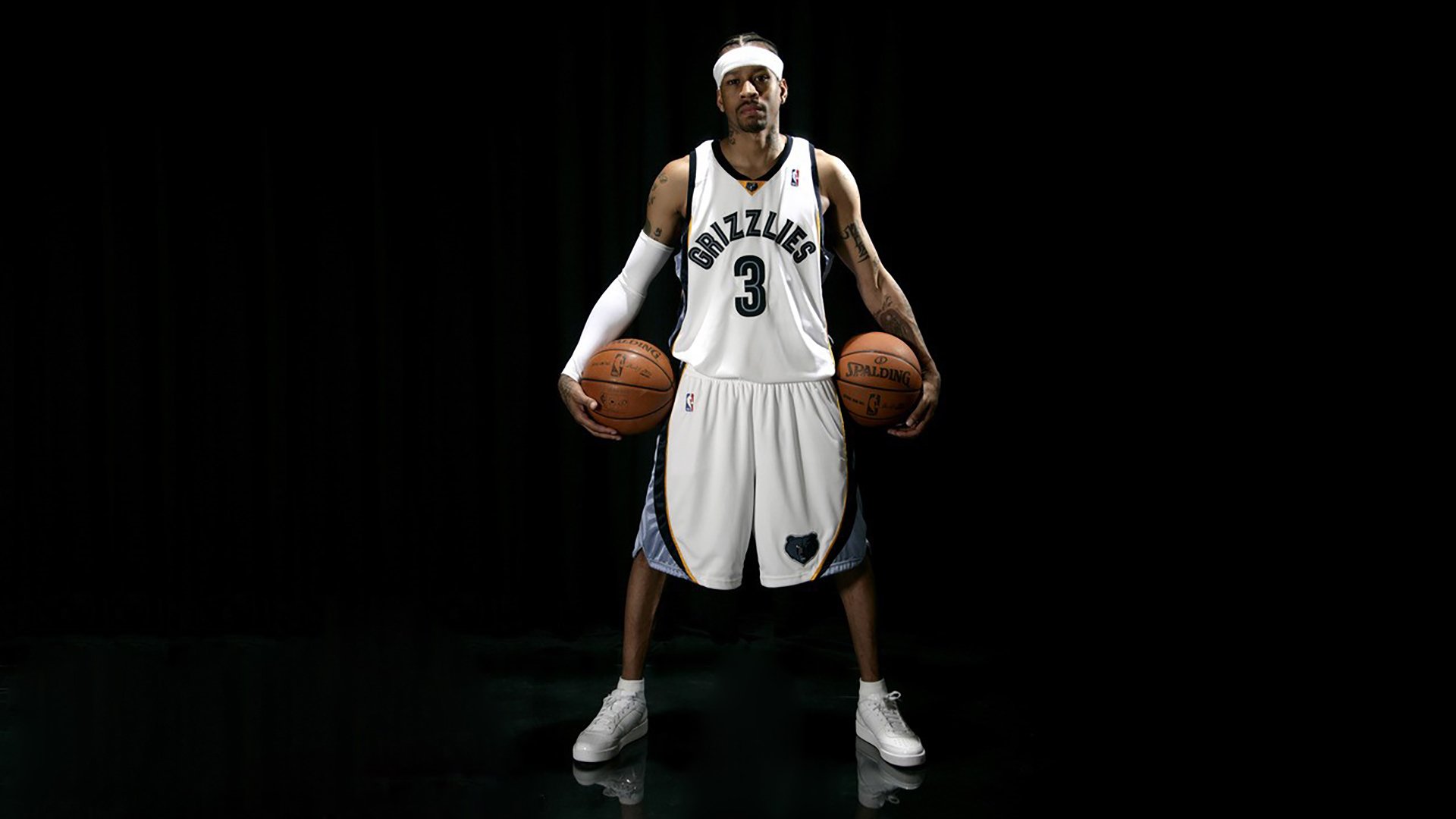 2012年东部半决赛：热火艰难击败老牌凯尔特人，詹姆斯在比赛中砍下45分，表现堪称传奇。